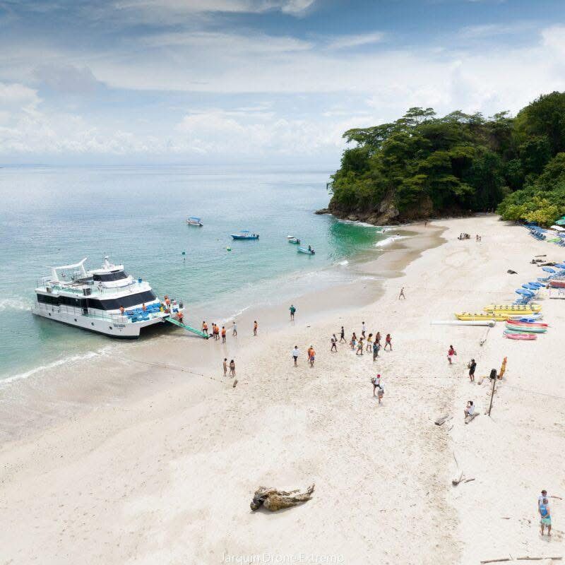 Catamaran en playa